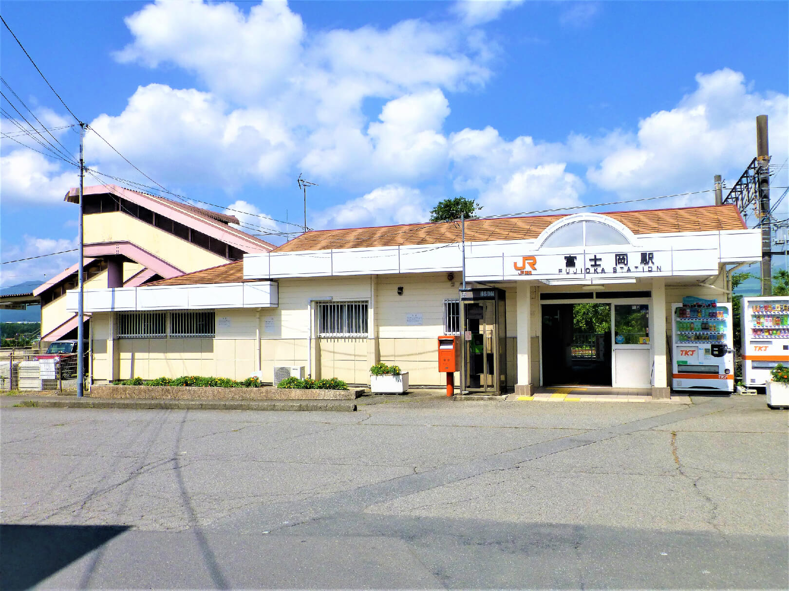 富士岡駅 駅前広場