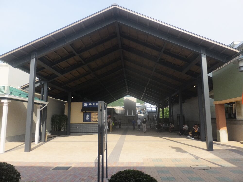 御殿場 アウトレット 希望の大橋へ向かう屋根付き通路
