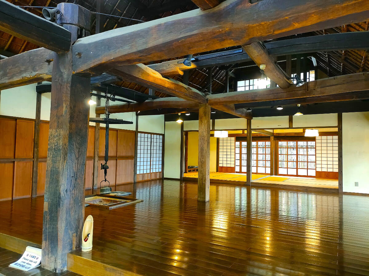 西湖いやしの里根場 くつろぎ屋 屋内の様子