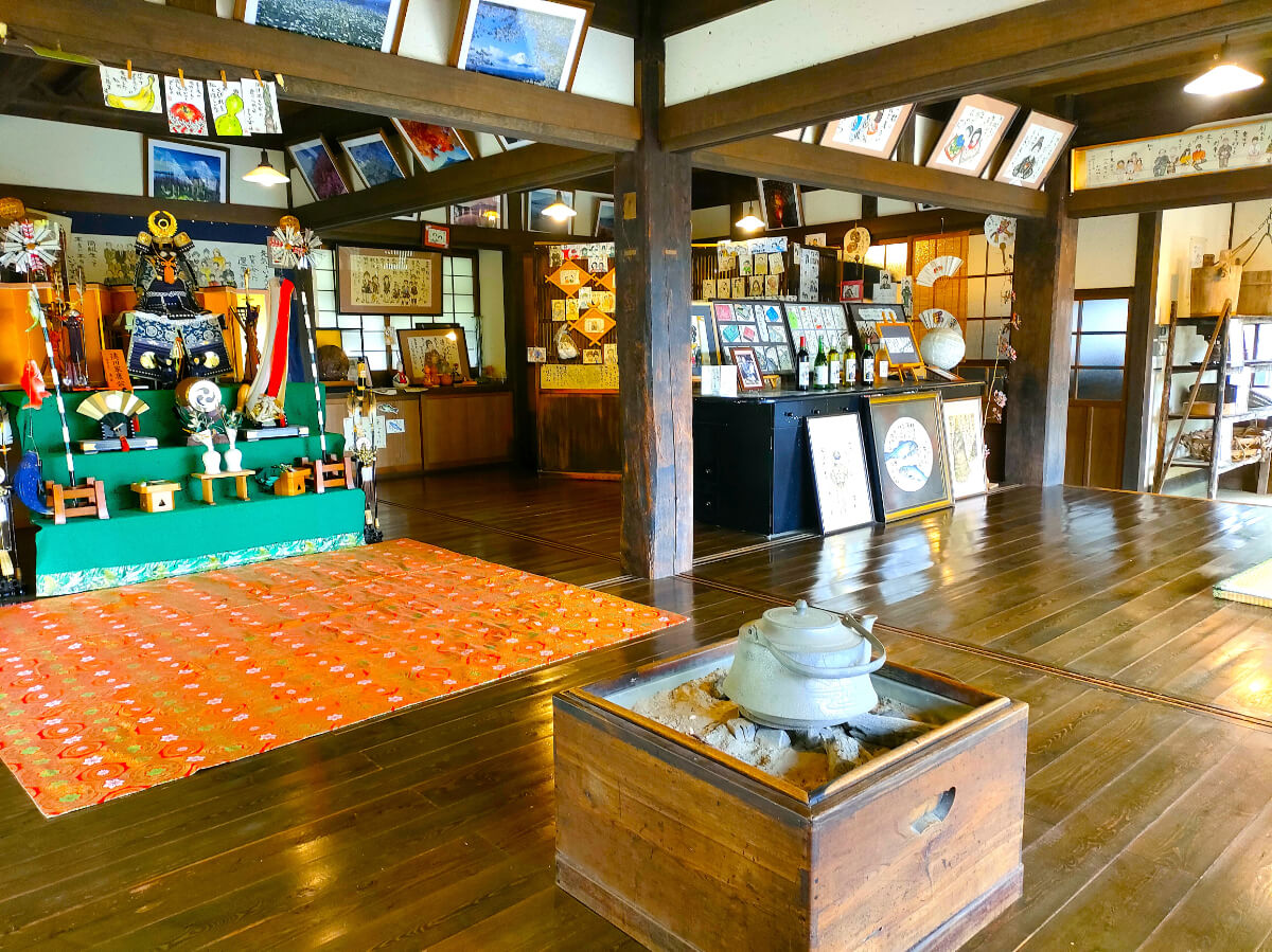 西湖いやしの里根場 せせらぎ屋 屋内の様子