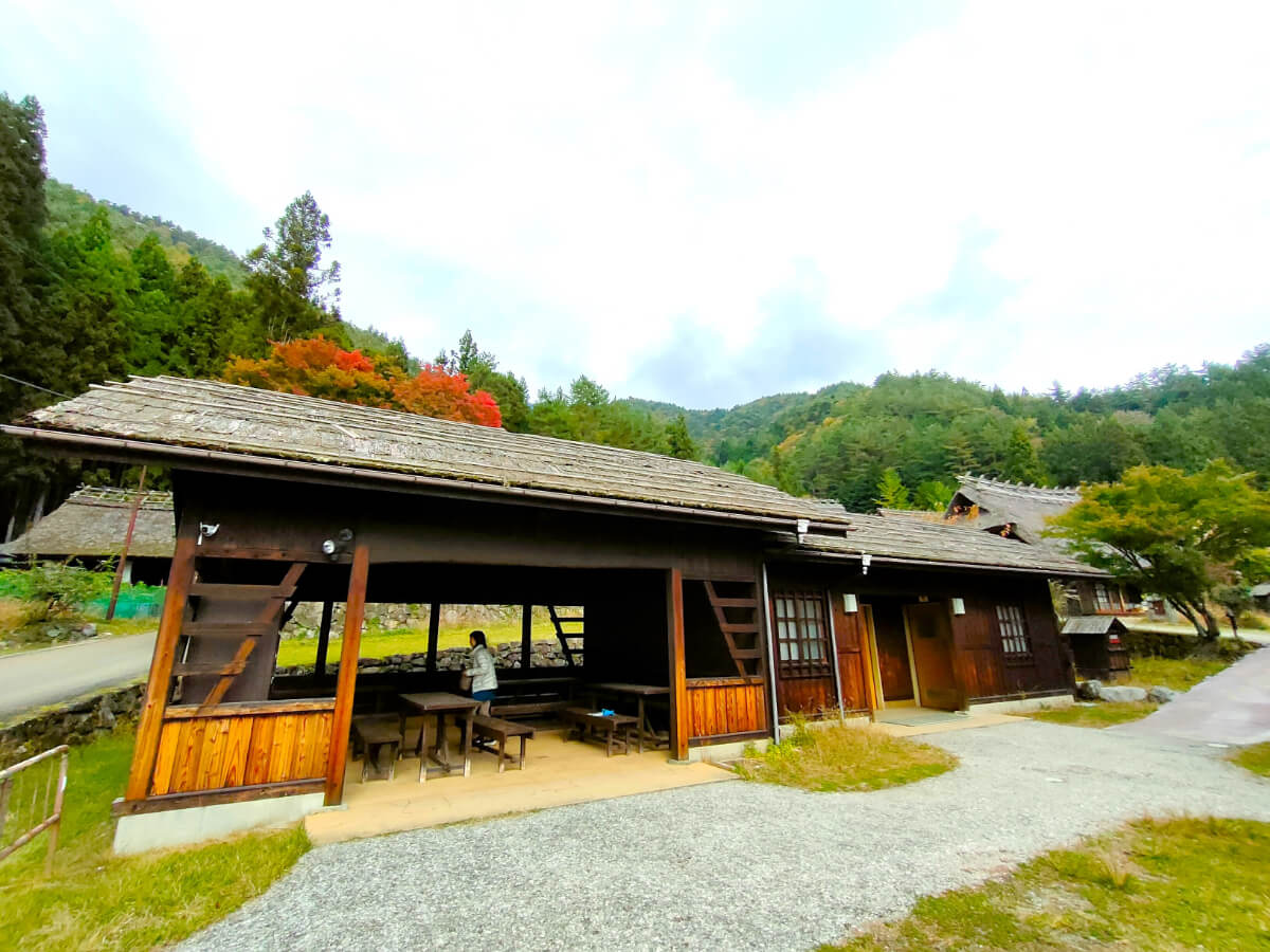 西湖いやしの里根場 休憩所