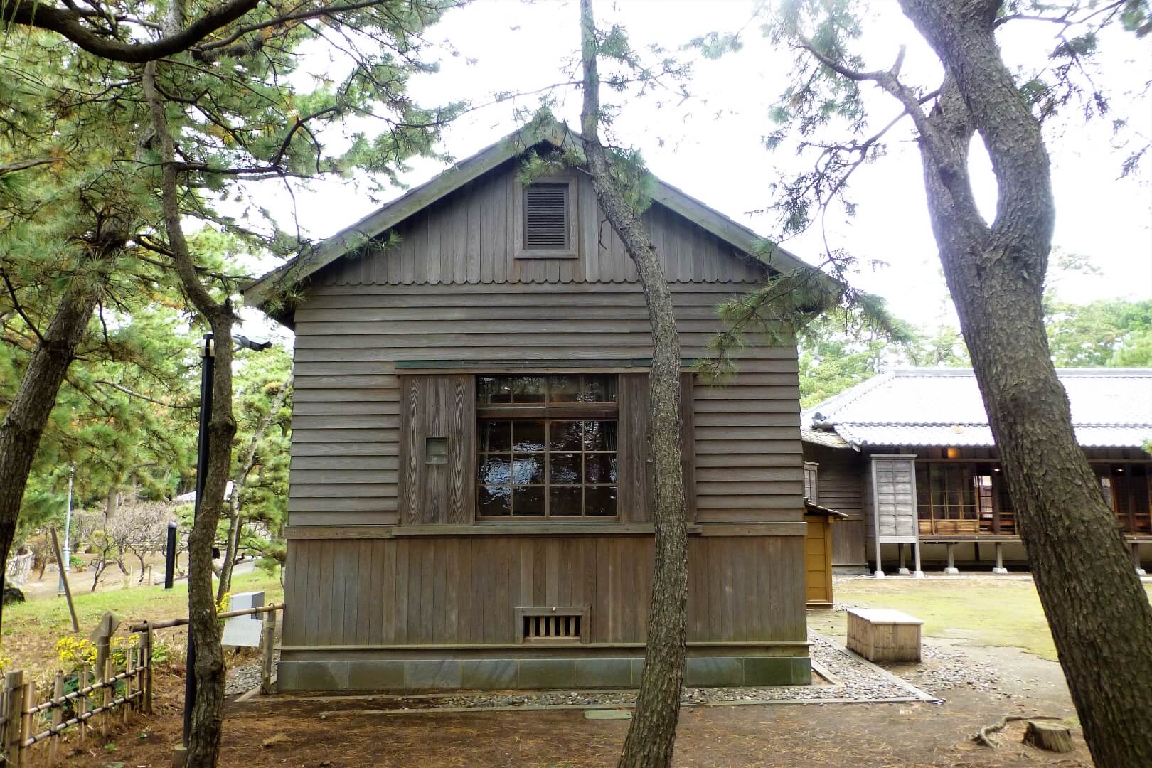 沼津御用邸記念公園 西附属邸 御玉突所の外観