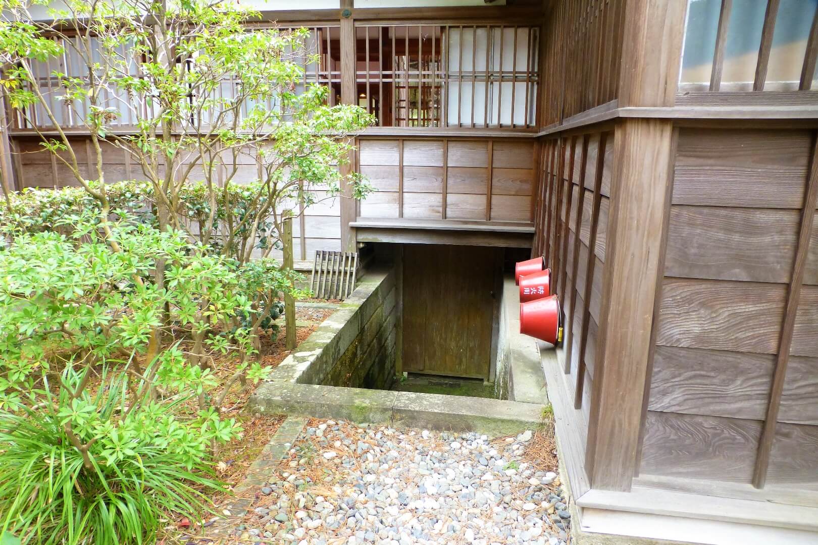 沼津御用邸記念公園 西附属邸 御車寄脇の階段