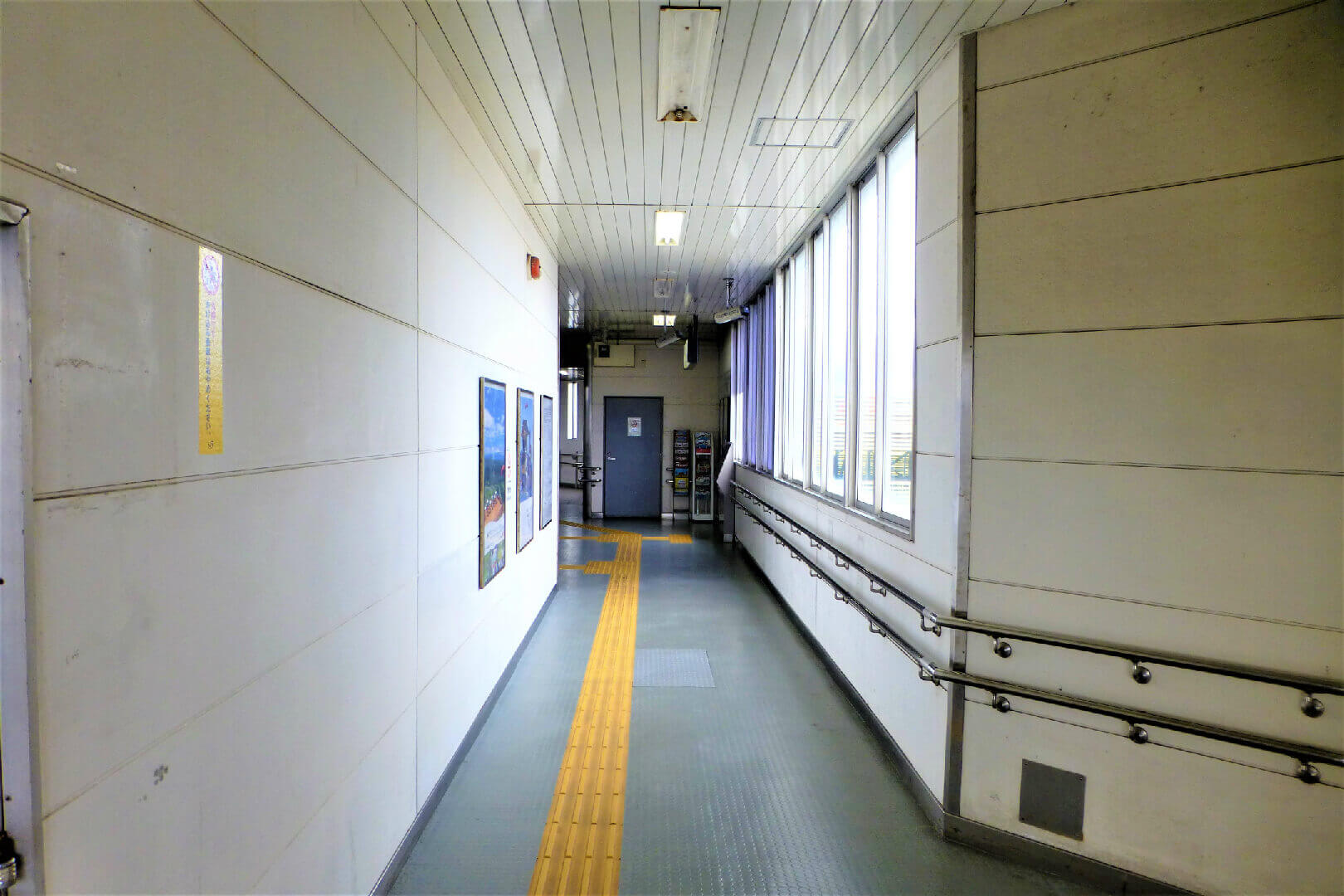 片浜駅 跨線橋