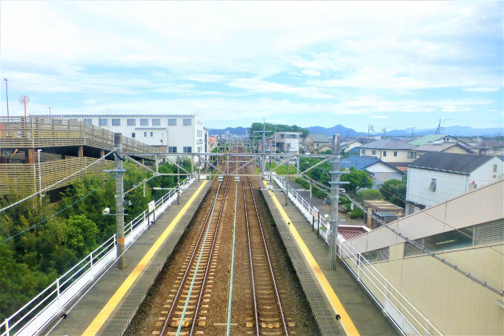 片浜駅 跨線橋から眺めたホーム