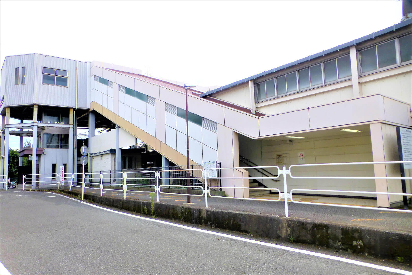 片浜駅 北口