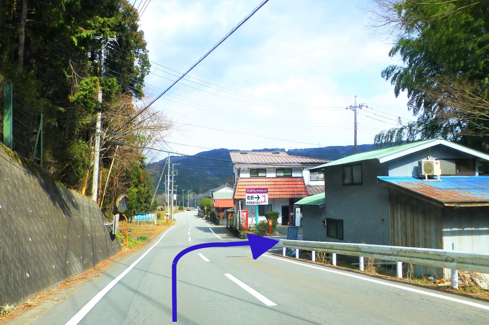 足柄スマートICから御殿場アウトレットまで アウトレットの看板を右折