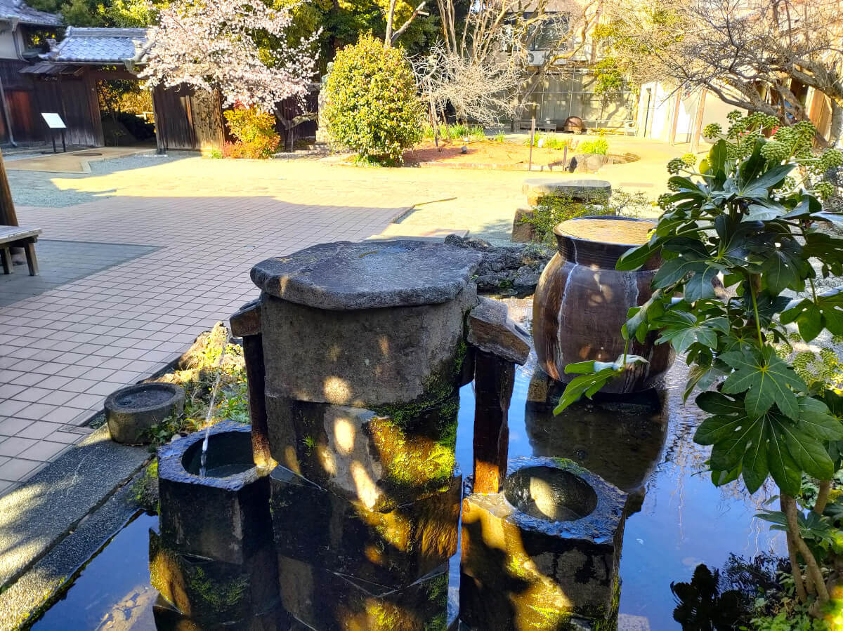 柿田川公園 水汲み場(とうふアイスクリーム店前)
