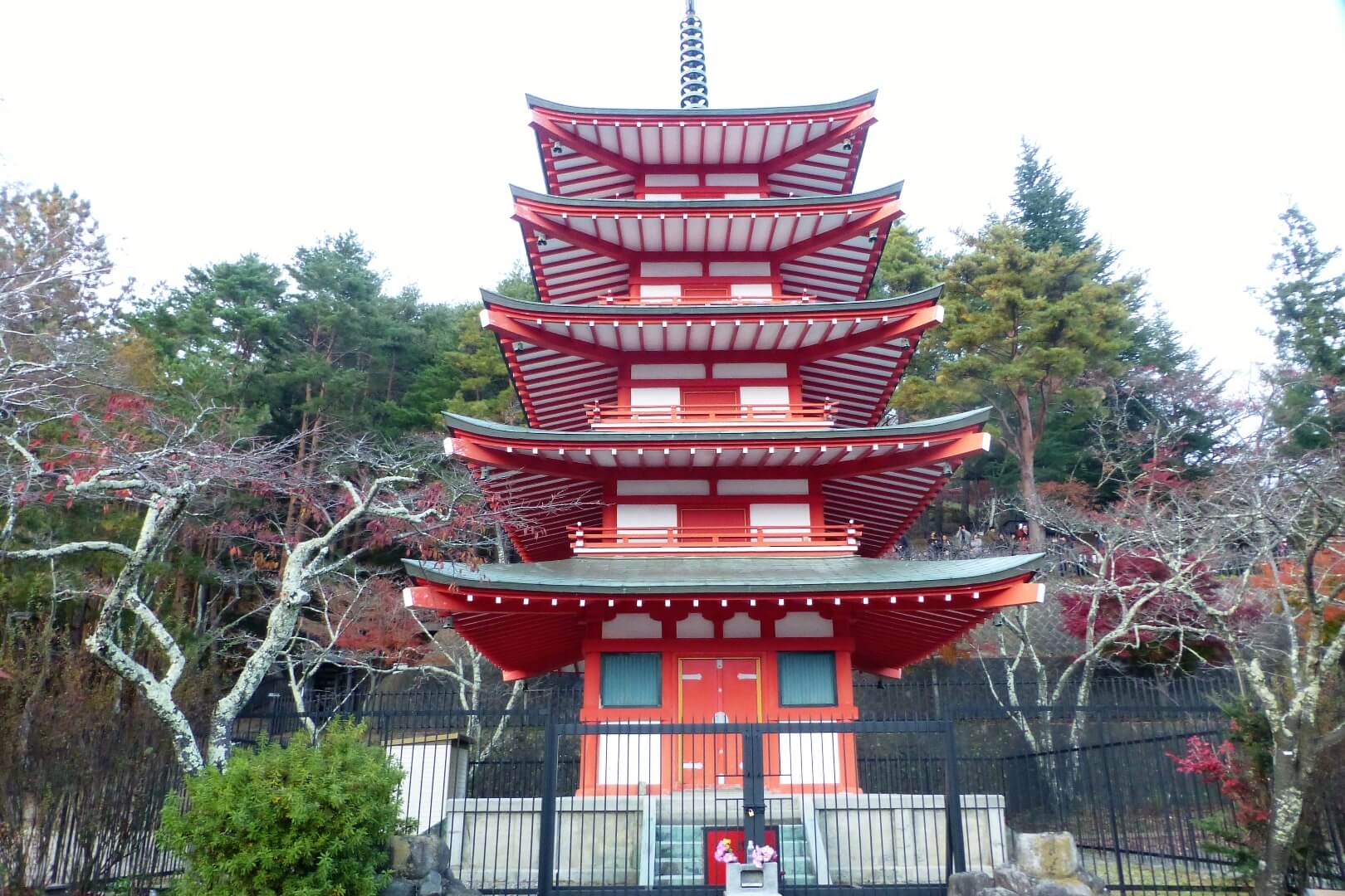 新倉山浅間公園 忠霊塔