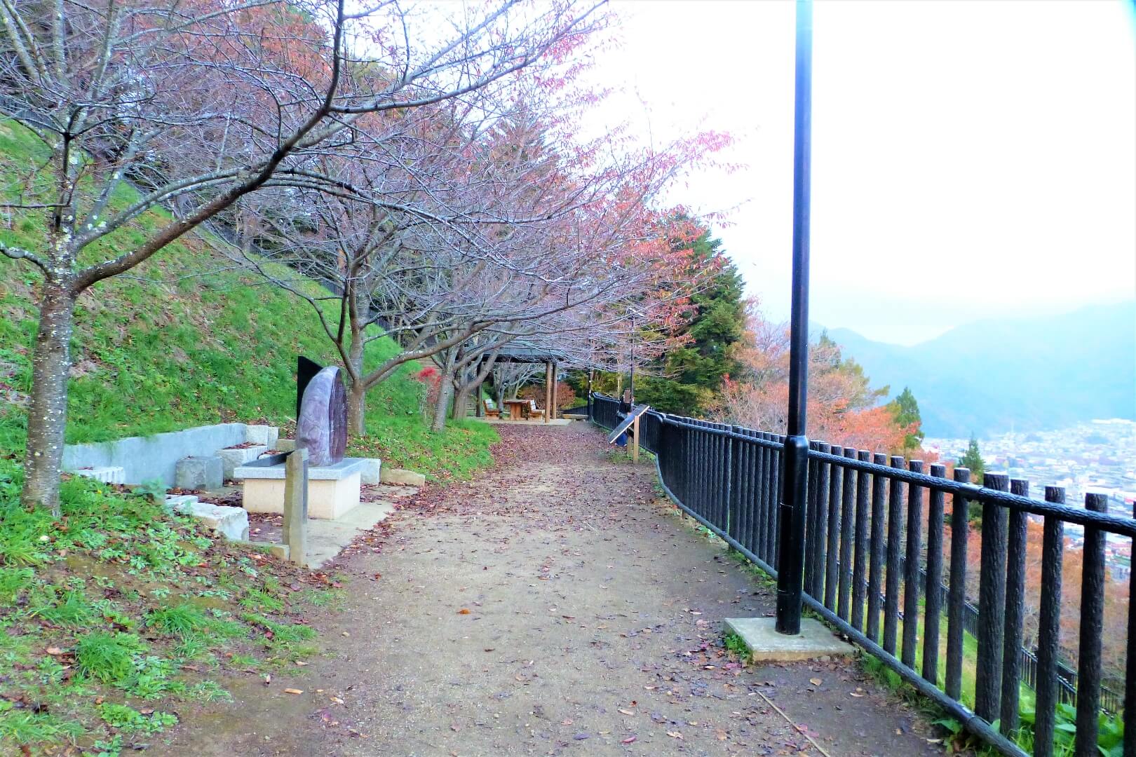 新倉山浅間公園 東屋