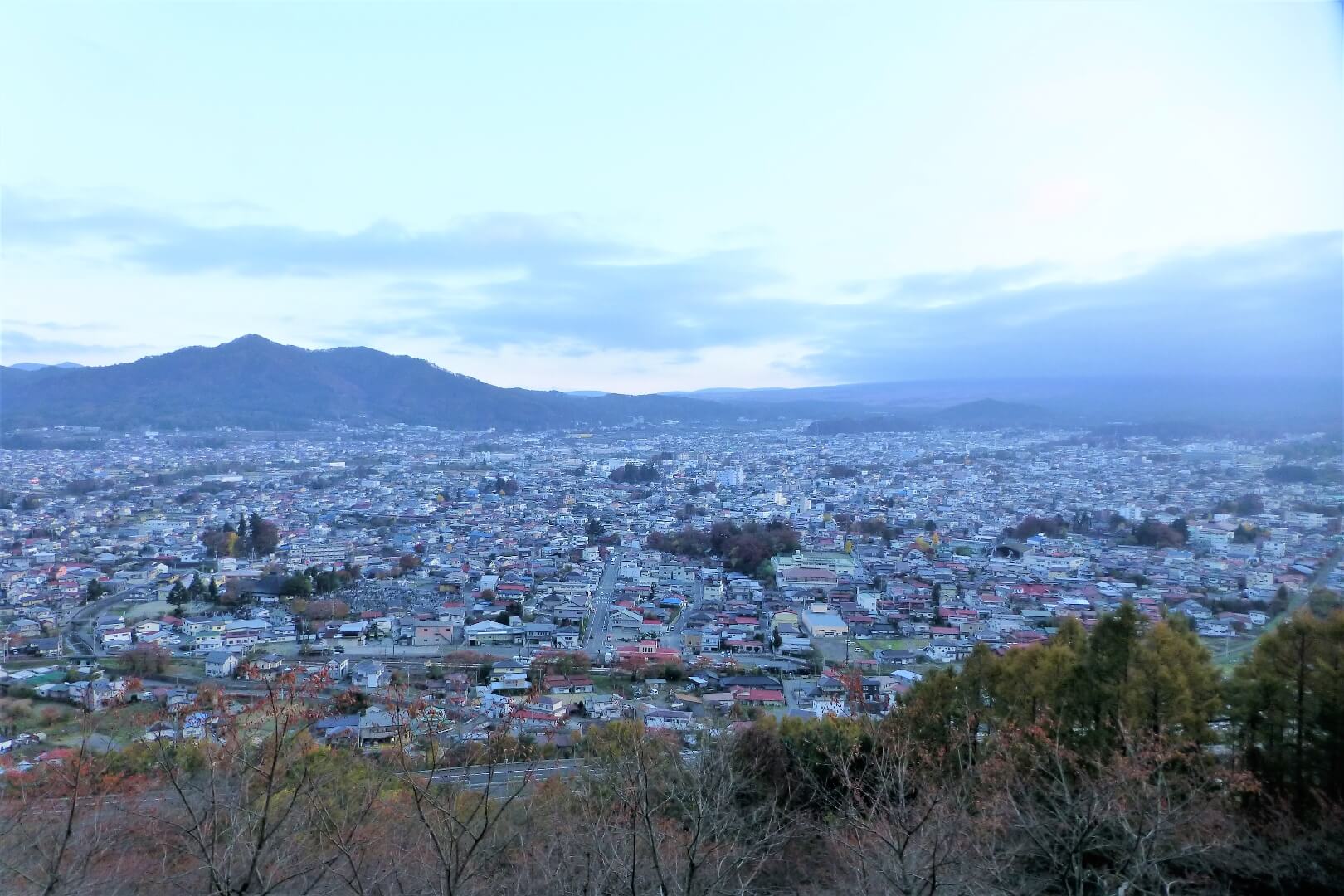 新倉山浅間公園 東屋付近からの眺め