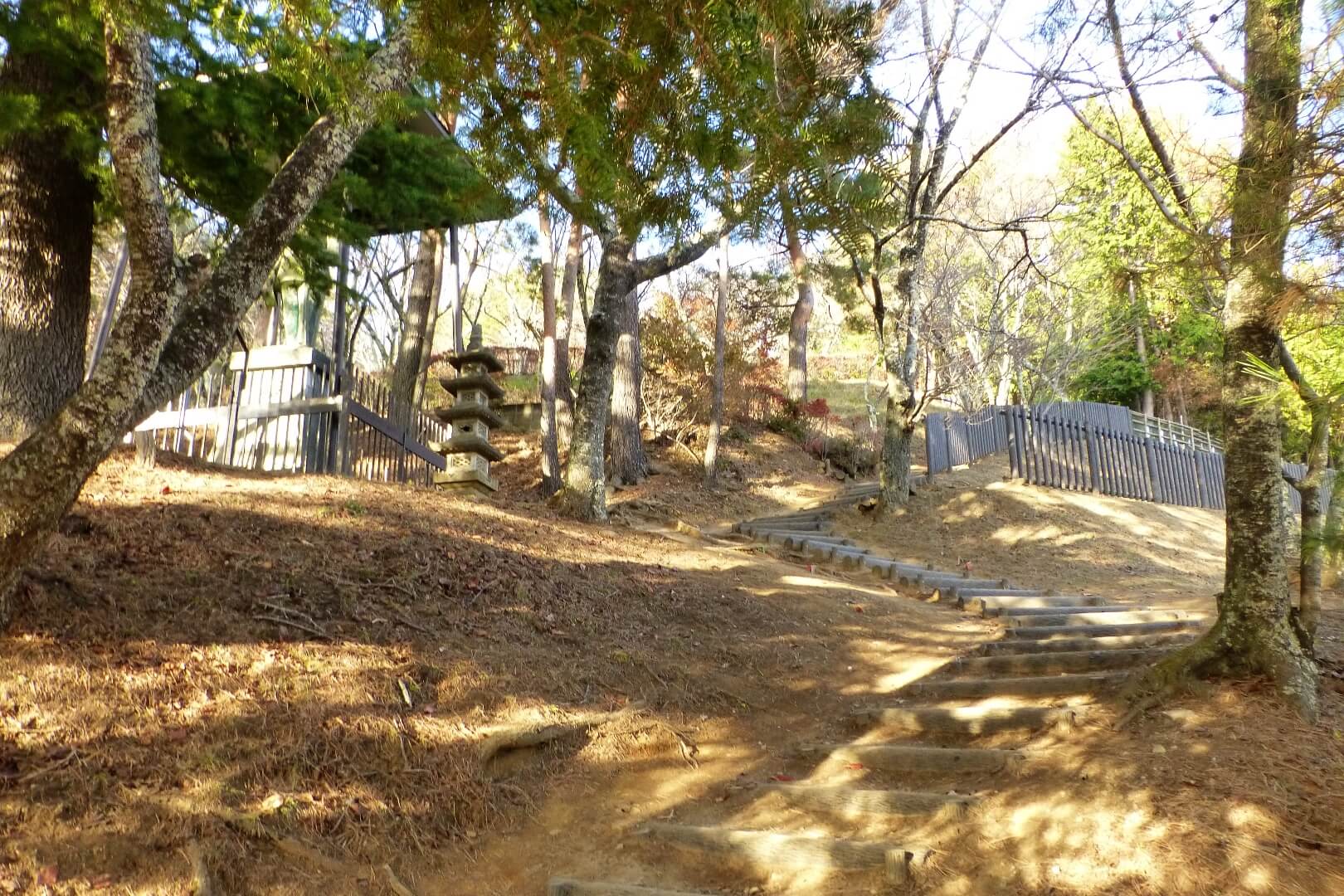 新倉山浅間公園 明治大帝聖像