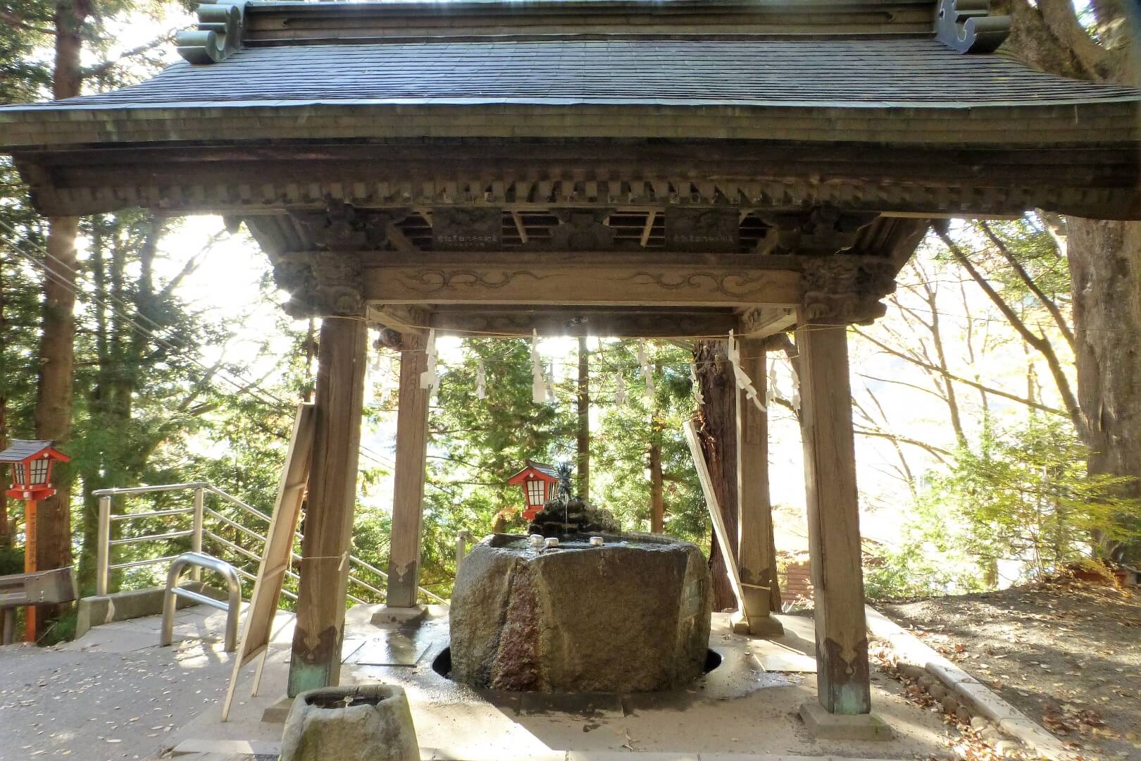 新倉富士浅間神社 手水舎